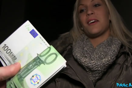 Magyar-pornosztar-szex-Cecilia-Scott-nyilvanos-casting-baszas